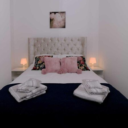 Rydal House 2 Bedroom House With Upstairs Bathroom Newton-le-Willows Extérieur photo