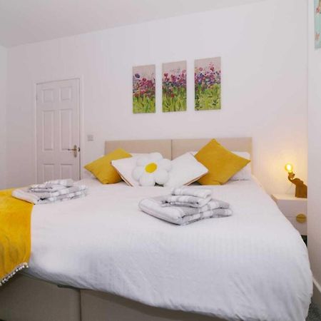 Rydal House 2 Bedroom House With Upstairs Bathroom Newton-le-Willows Chambre photo
