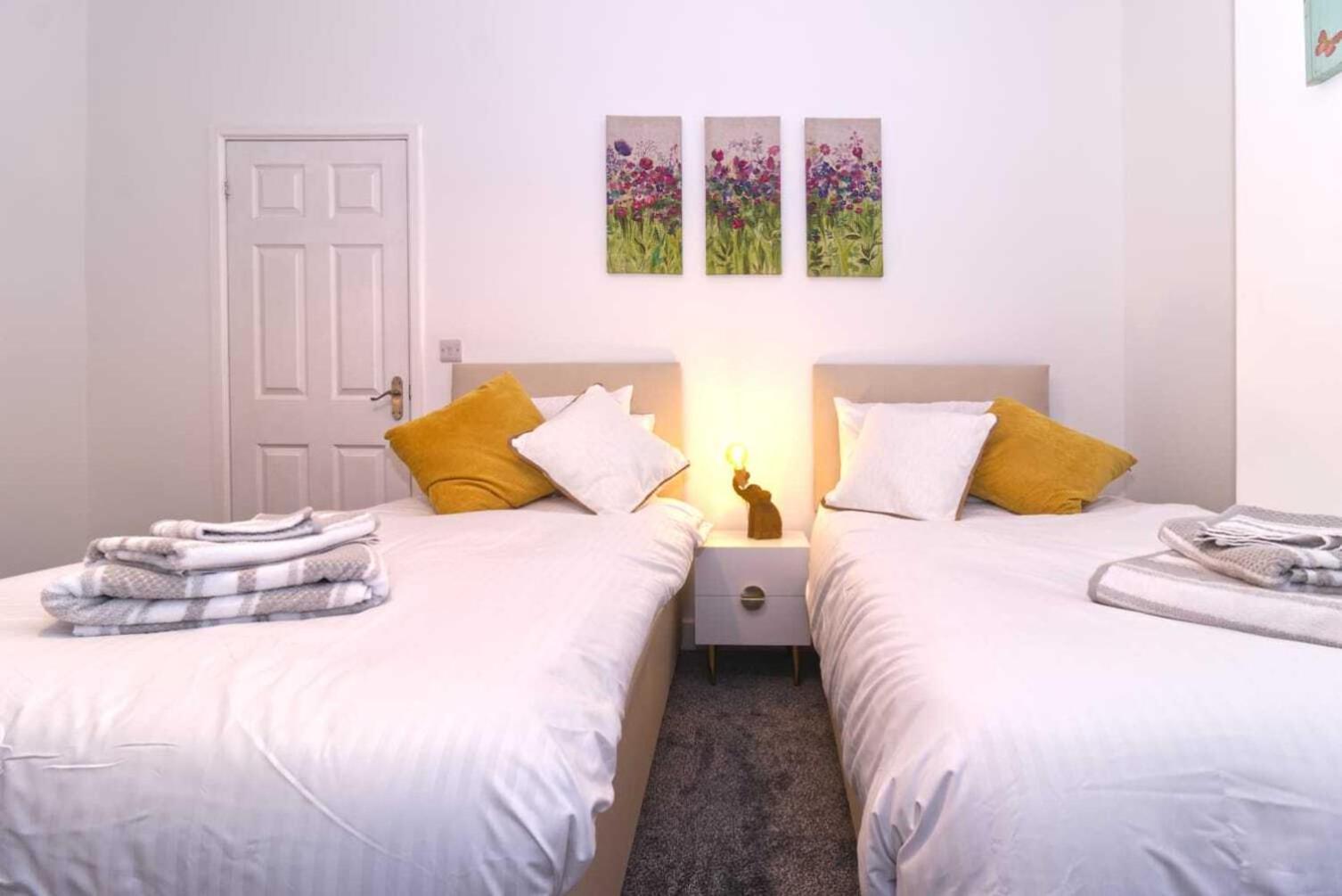 Rydal House 2 Bedroom House With Upstairs Bathroom Newton-le-Willows Chambre photo